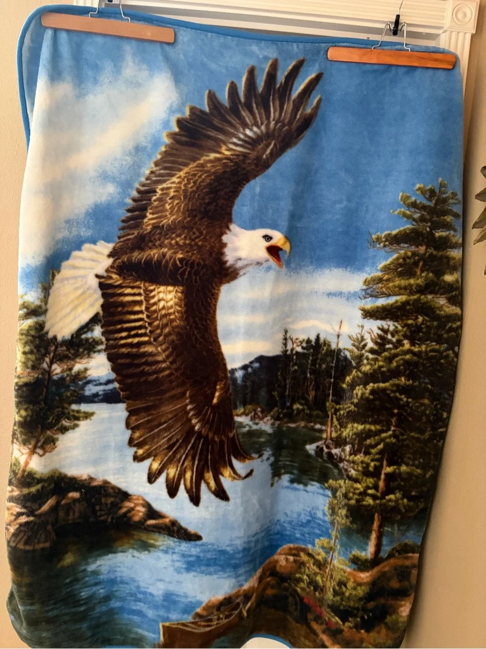 Gorgeous Vintage Soaring Bald Eagle Plush Throw Blanket 48x59!